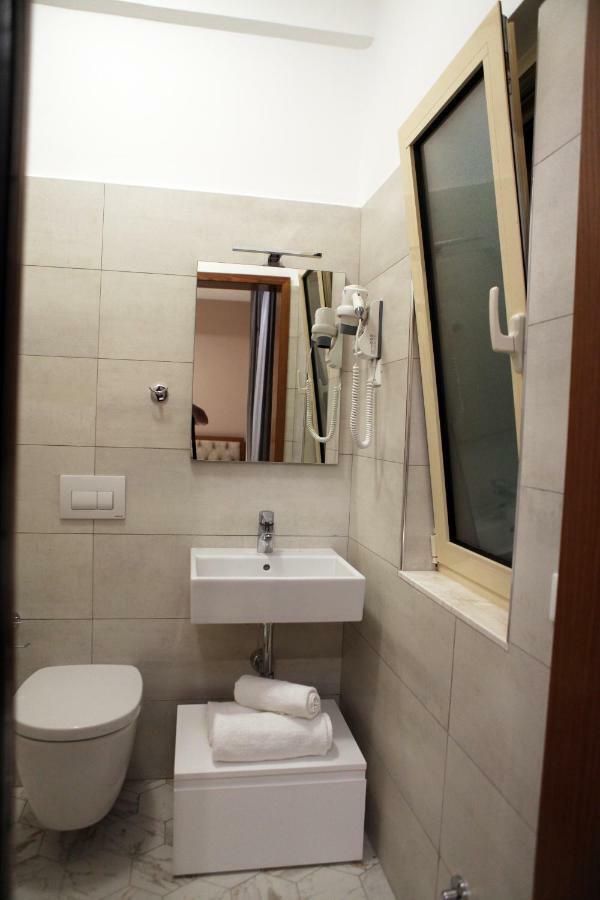 Hotel Pelikan Divjake Luaran gambar
