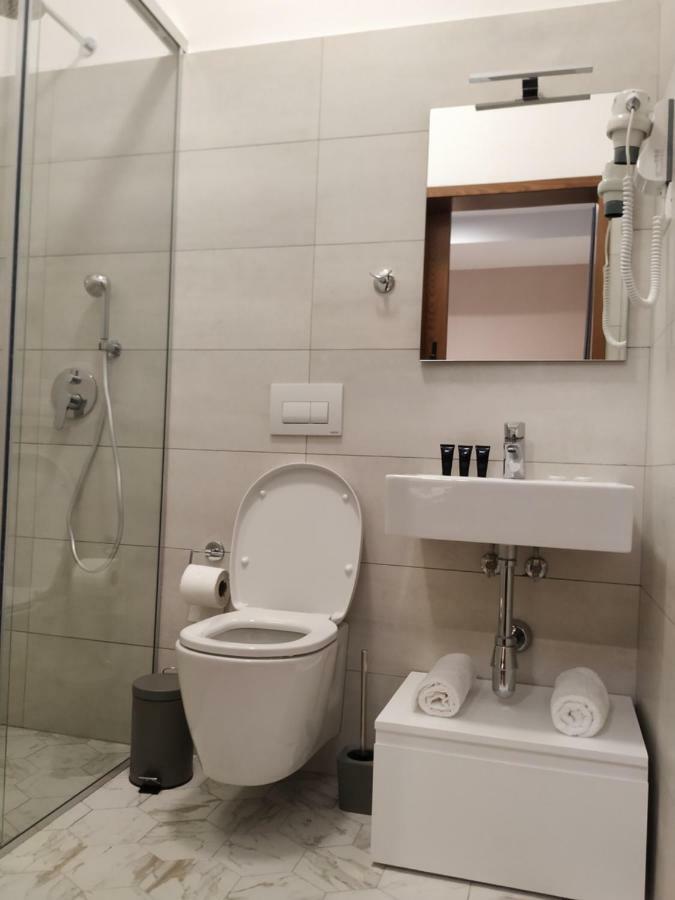 Hotel Pelikan Divjake Luaran gambar
